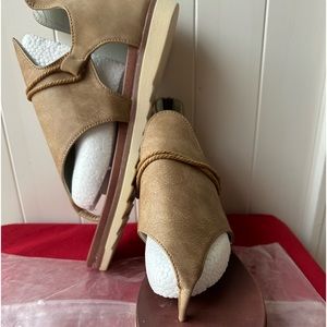 Women’s shoe/sandal